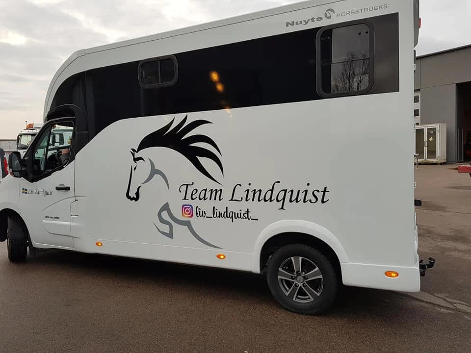 Carwrapping av personbil med vinylfolie i Malmö